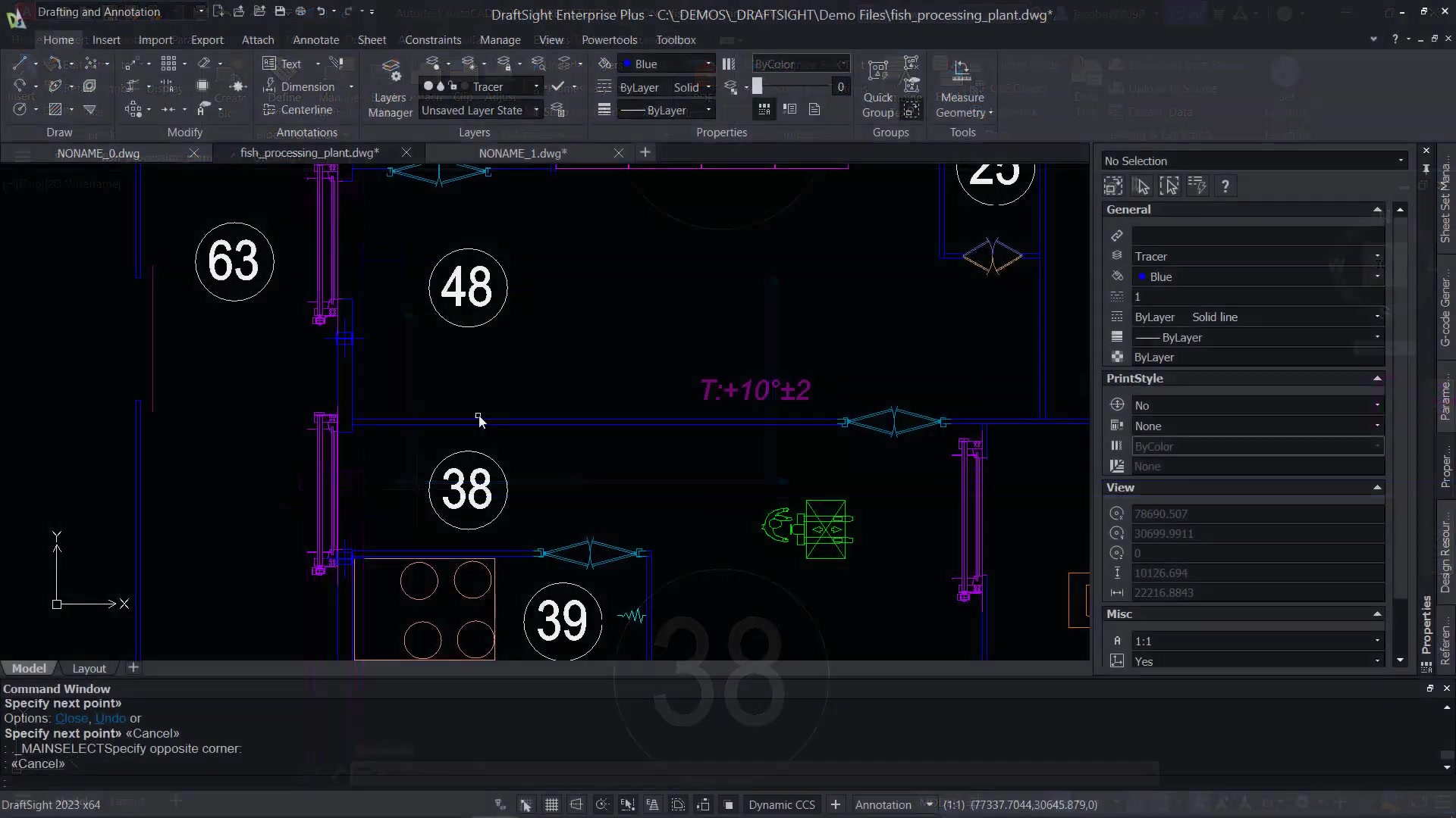 DraftSight interface showing AutoCAD-compatible command line and ribbon toolbar