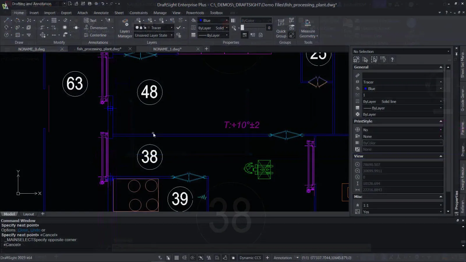 DraftSight interface showing AutoCAD-compatible command line and ribbon toolbar